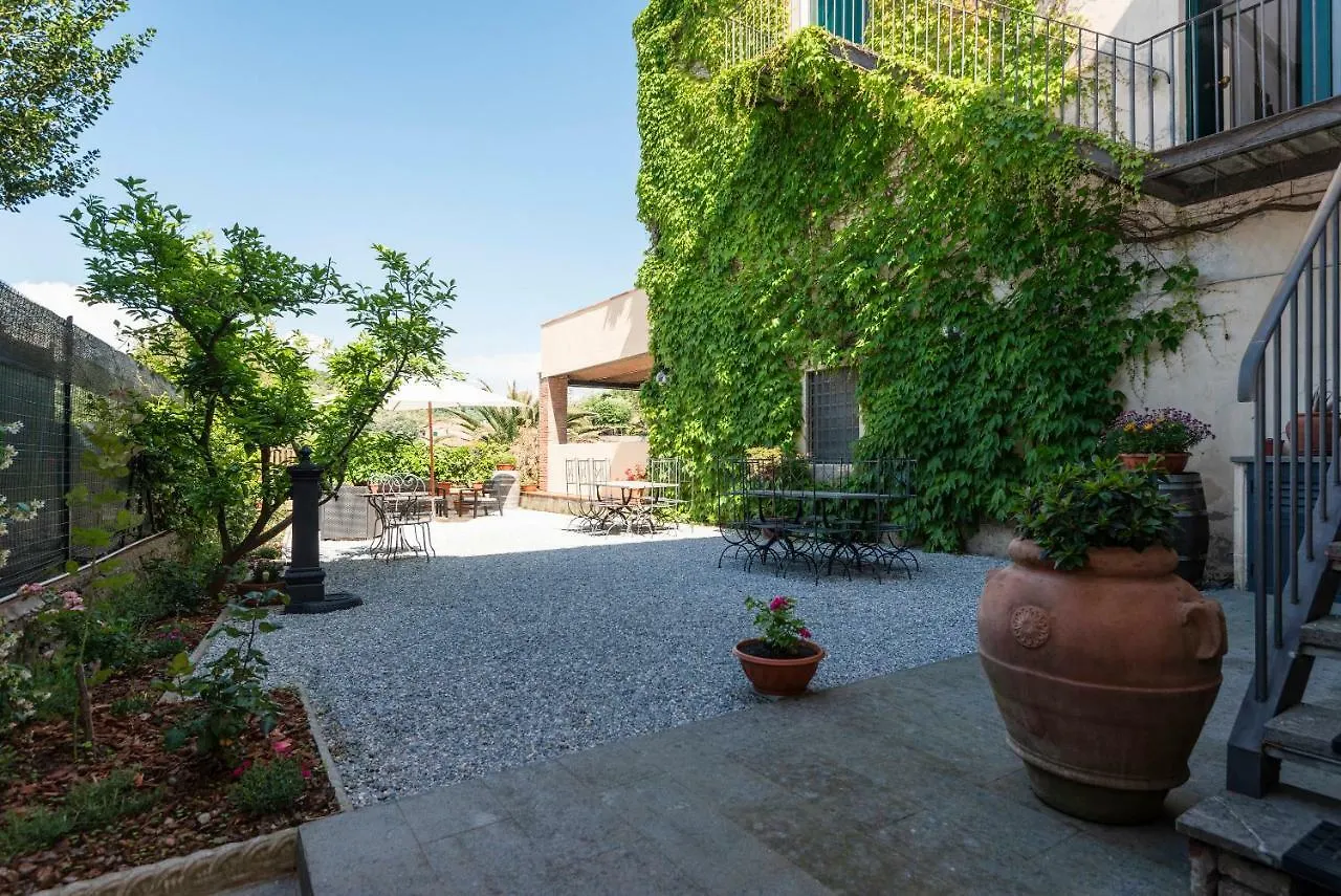Il Chiostro Appartamenti & Suites Suvereto 0*,